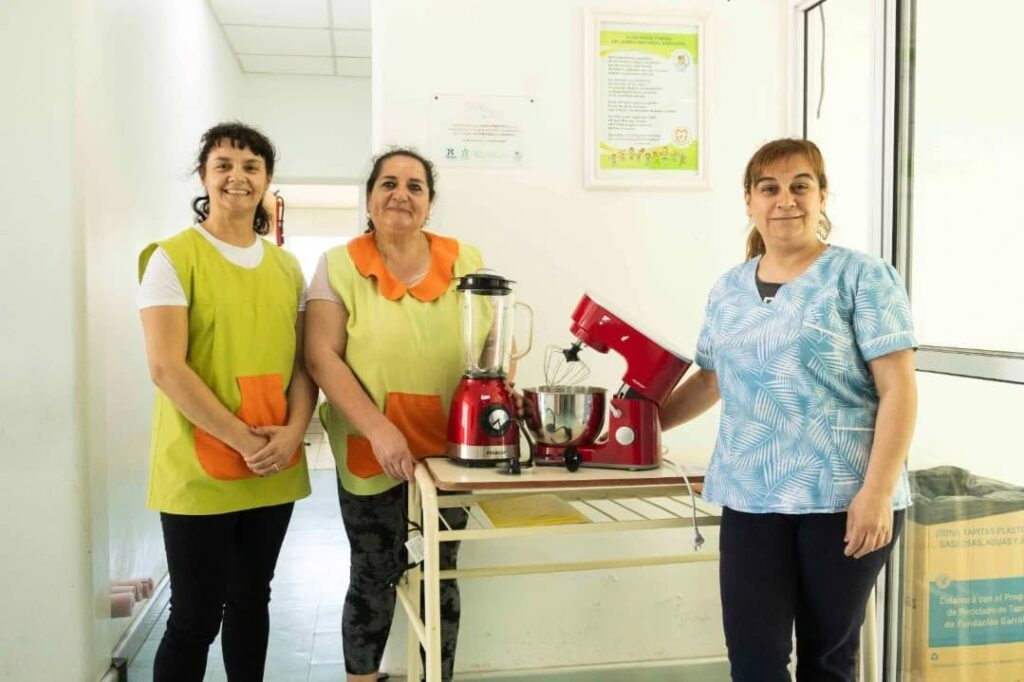 ENTREGA DE EQUIPAMIENTO EN EL JARDÍN MATERNAL MUNICIPAL Y EL JARDÍN DE INFANTES N°907