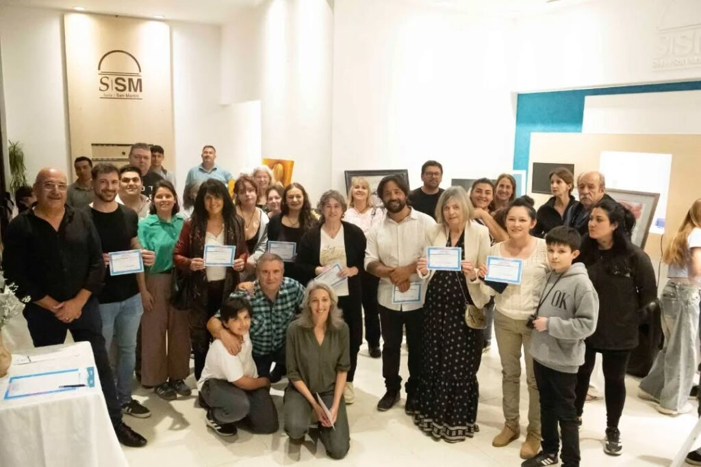 SE INAUGURÓ LA MUESTRA COLECTIVA «DONDE HABITAN LOS PINCELES»