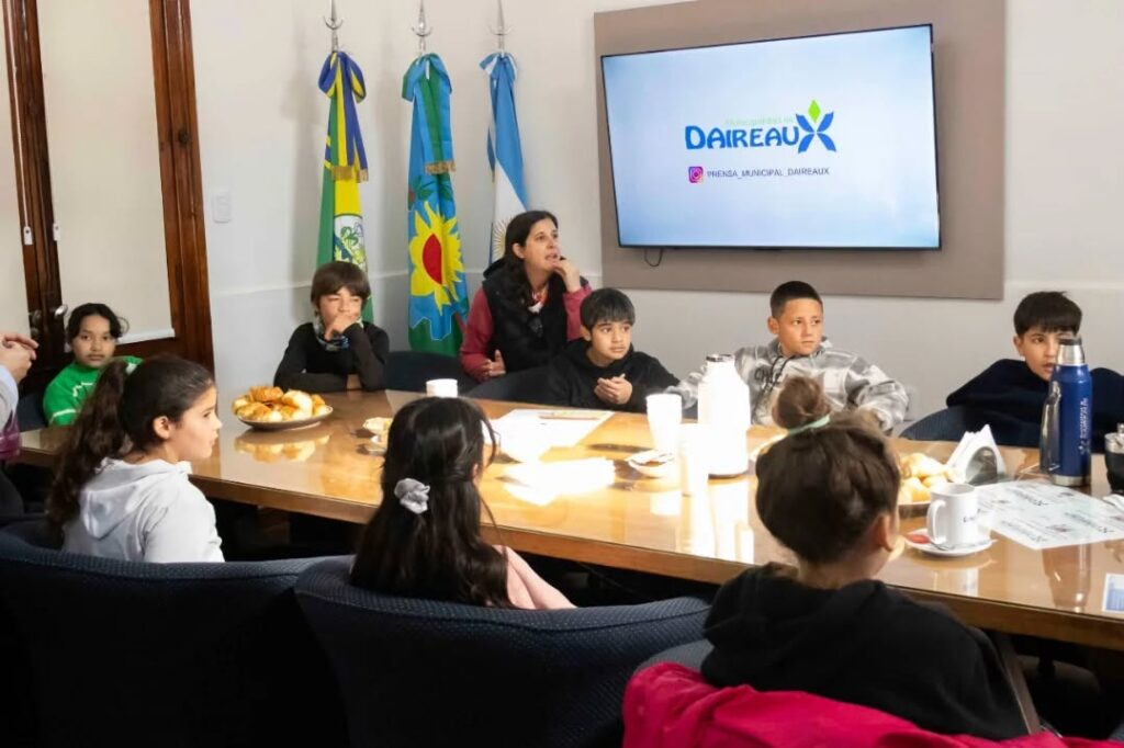 VISITA DEL CEC N°801 AL MUNICIPIO EN EL MARCO DEL PROYECTO “MUJERES, ALGO HABRÁN HECHO”